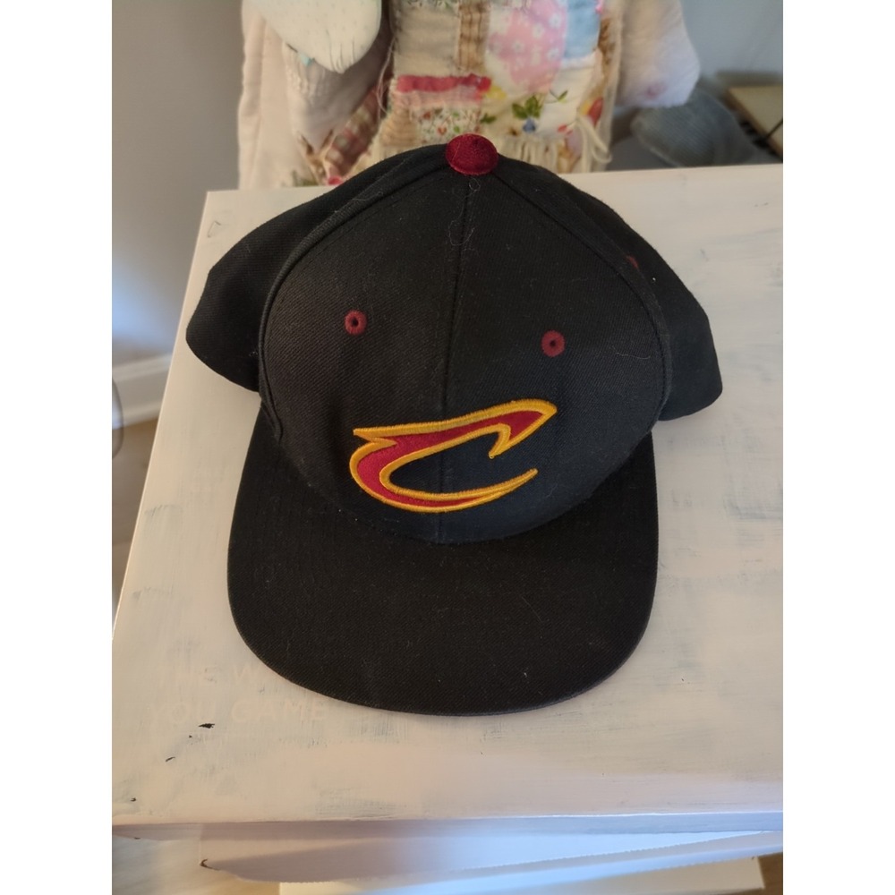 Cleveland Cavaliers Black Mitchell & Ness Snapback Hat RED SUEDE GREAT CONDITION